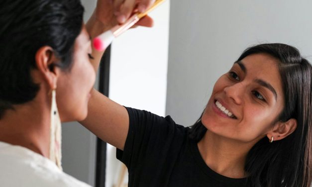 Haare & Make-up – Tratschzeit ist Vertrauenszeit